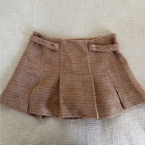 ASTR skort size medium NWOT tan/ camel colored skort